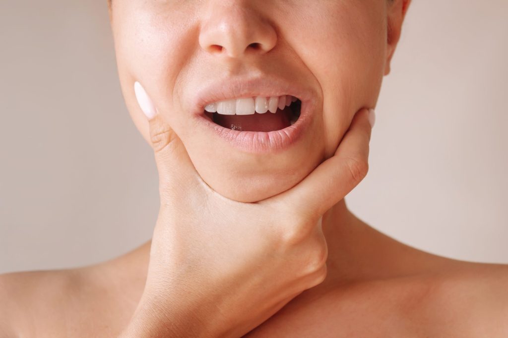 Cracked Tooth With No Pain? When to See a Dentist